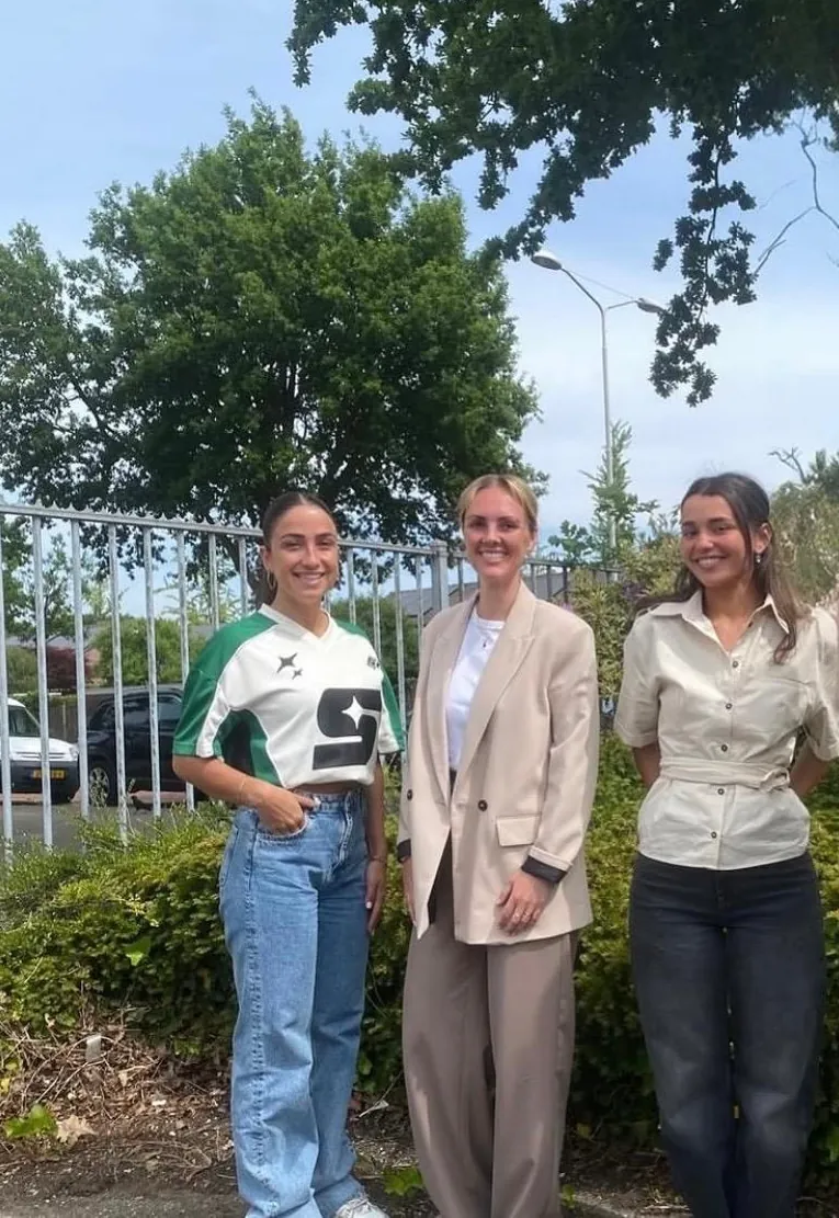 Drie collega's van Doelbewust buiten